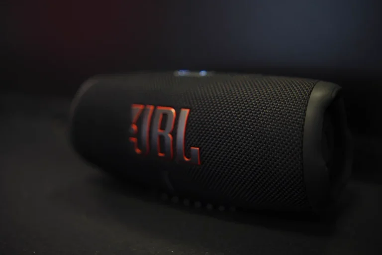 JBL reproduktor pro hudbu v samoobslužné posilovně FreedomFit Ostrava
