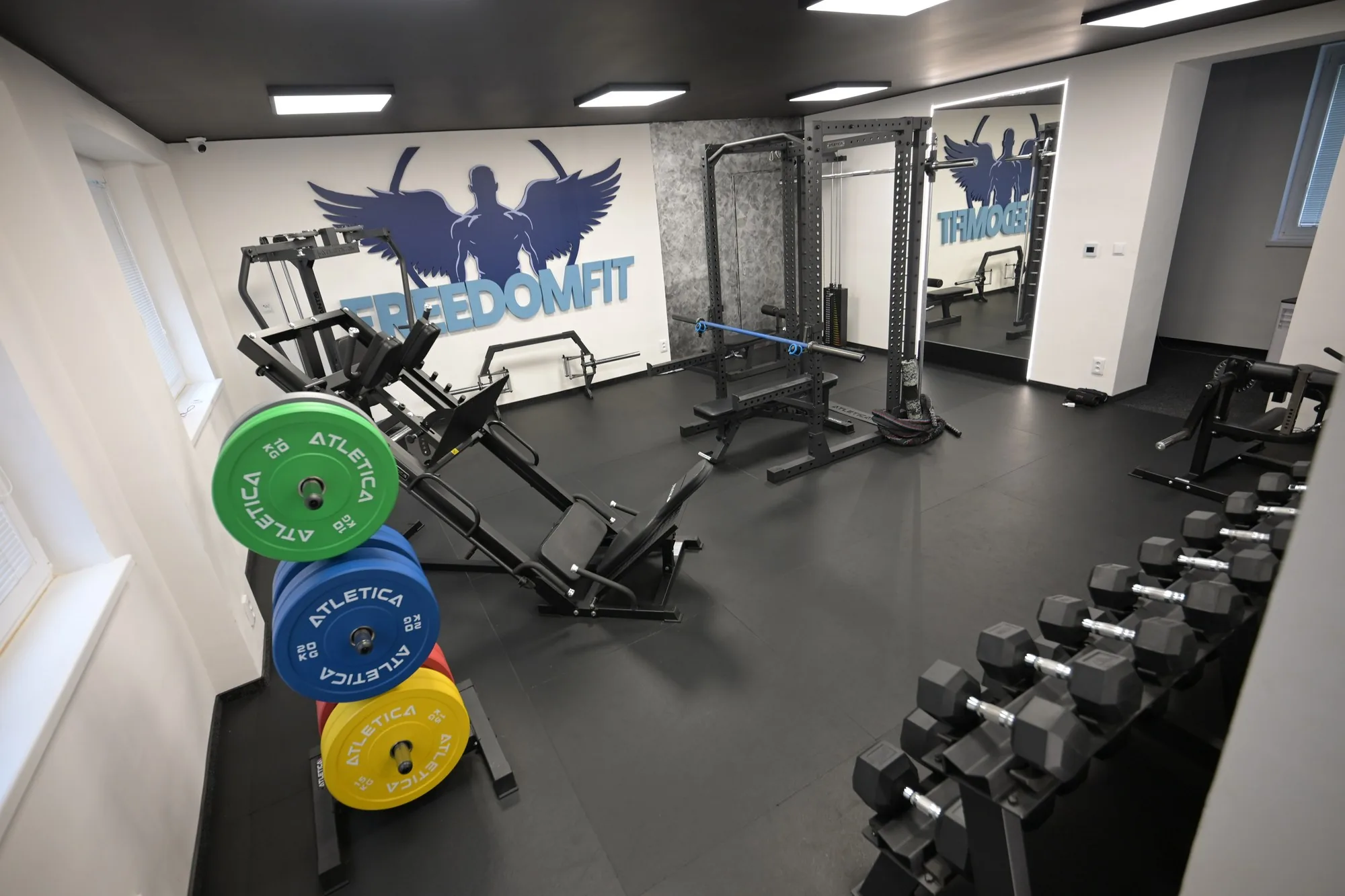 posilovna-freedomfit-hrabuvka-leg-press-power-rack
